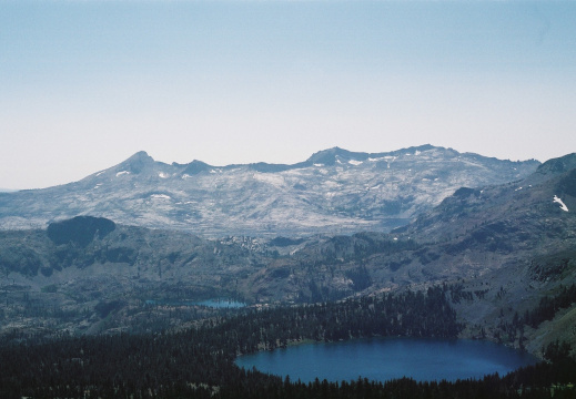 Gilmore Lake, Susie Lake et Aloha Lake vus du Mount Tallac