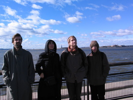 Au bord de la baie à Battery Park, Claude, Amel, Lady L., Eric et Alexis, frigorifiés...