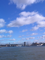 Brooklyn Bridge, et Manhattan Bridge en arrière