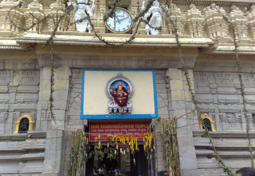 Chamundi Hill : Entrée du temple