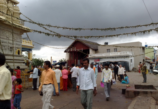 Chamundi Hill: foule de fidèles