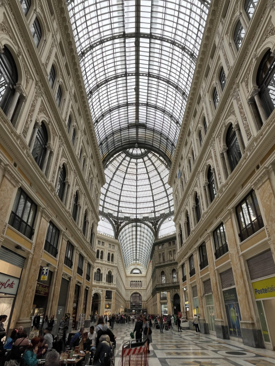 Galleria Umberto I 2023-05-08-105042-39_edited.jpg